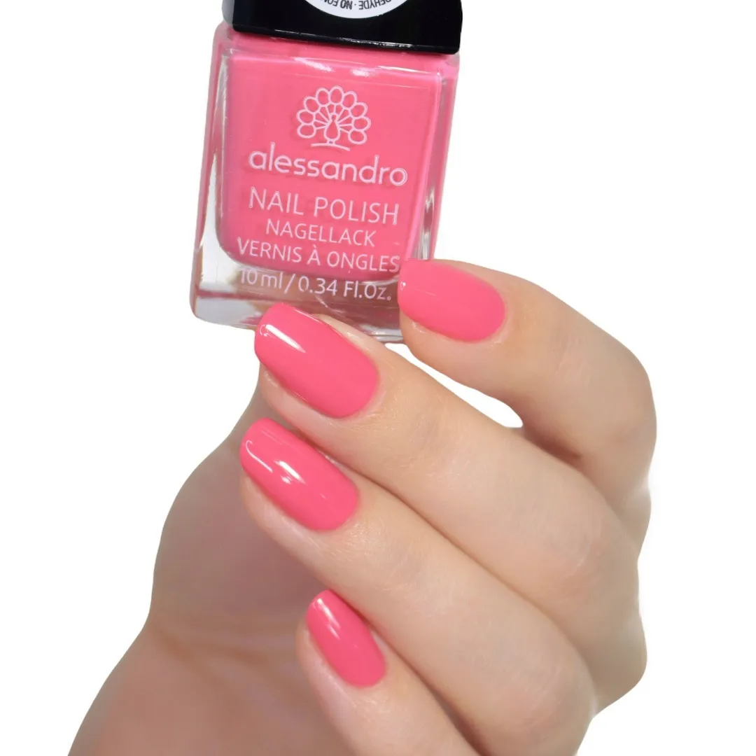 Alessandro Oje Neon Pink 77-142 10 ml — uygulanmış tırnak görünümü